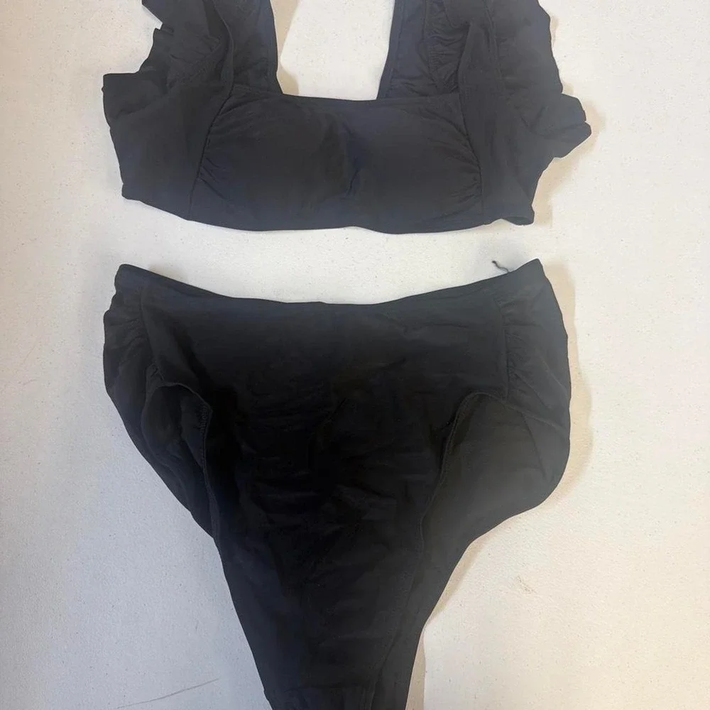 Black Ruffle Two-Piece Bikini Set 🖤